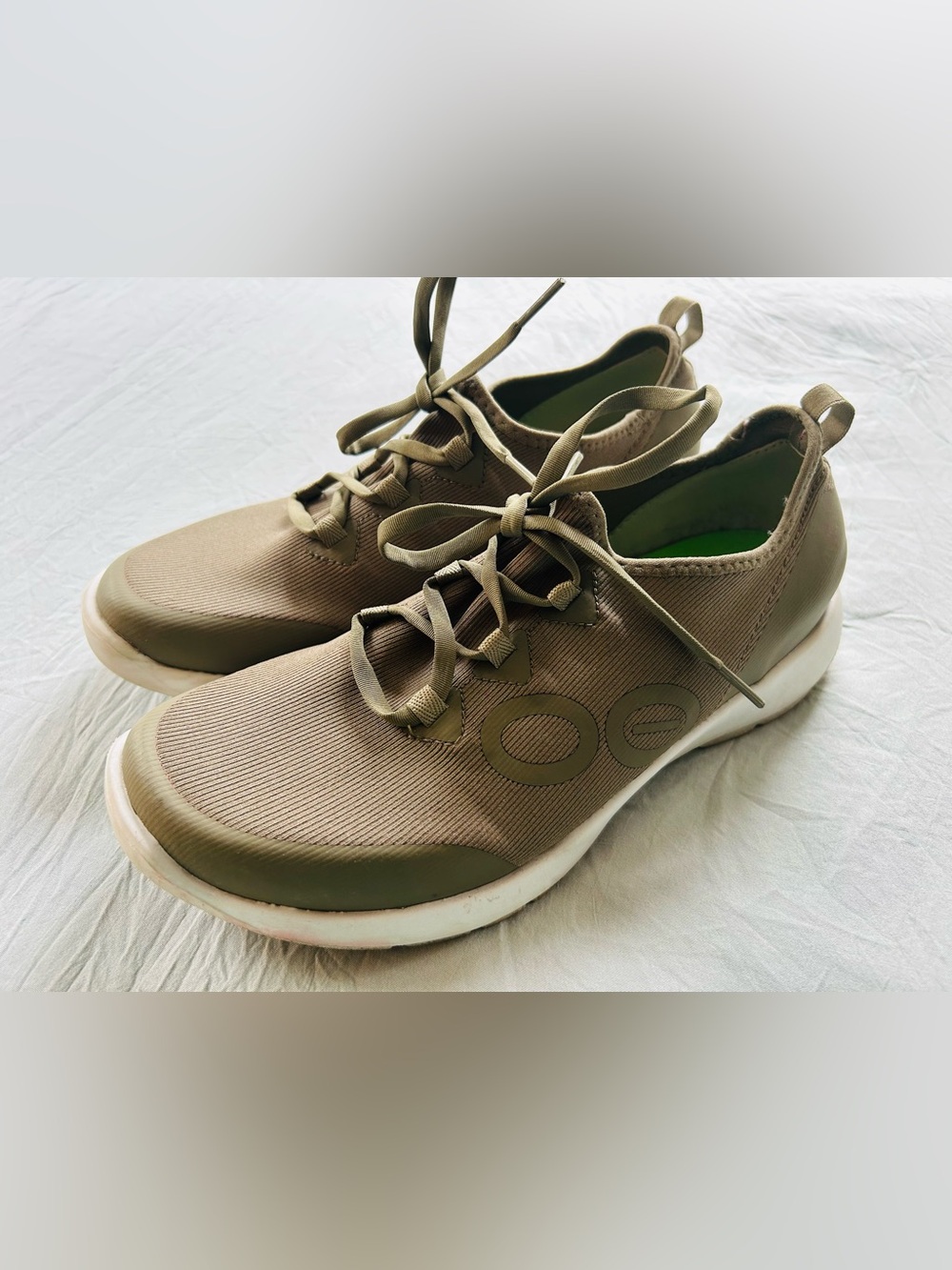 Women’s OOFOS Slip-On Recovery Shoes Size 9